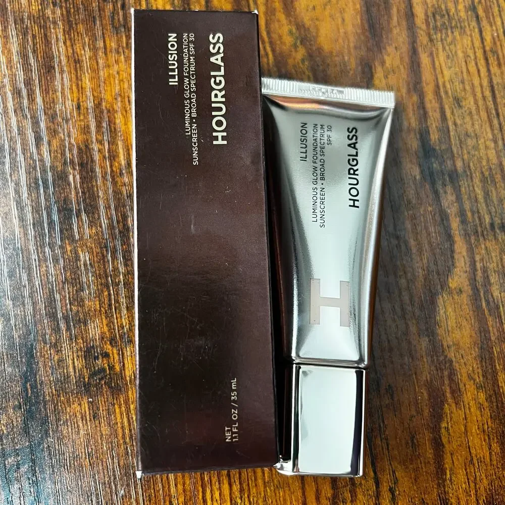 Hourglass Illusion Luminous Glow Foundation SPF 30 | Shade 4